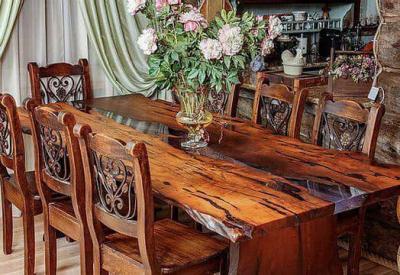 ANTIQUE TABLE