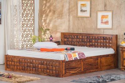 WOODEN QUEEN BED